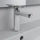 Waschtischarmatur in Chromoptik von Ideal Standard, mit einem flachen Auslauf und einem Hebel für die Wassermenge, montiert auf einer hellen Oberfläche.